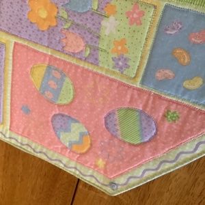 Easter runner with for placemats